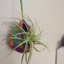 Load image into Gallery viewer, Tiered Air Plant Hanger Pattern