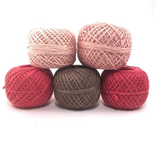 Load image into Gallery viewer, Circle Banjo Bag Crochet Kit
