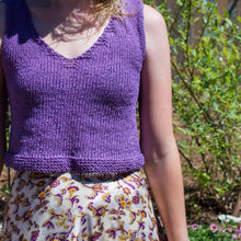 Load image into Gallery viewer, V Neck Crop Top Knitting Pattern
